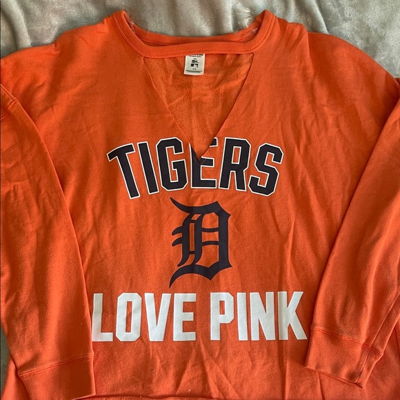 Detroit Tigers Love Pink Sweatshirt - Picture 1 of 2
